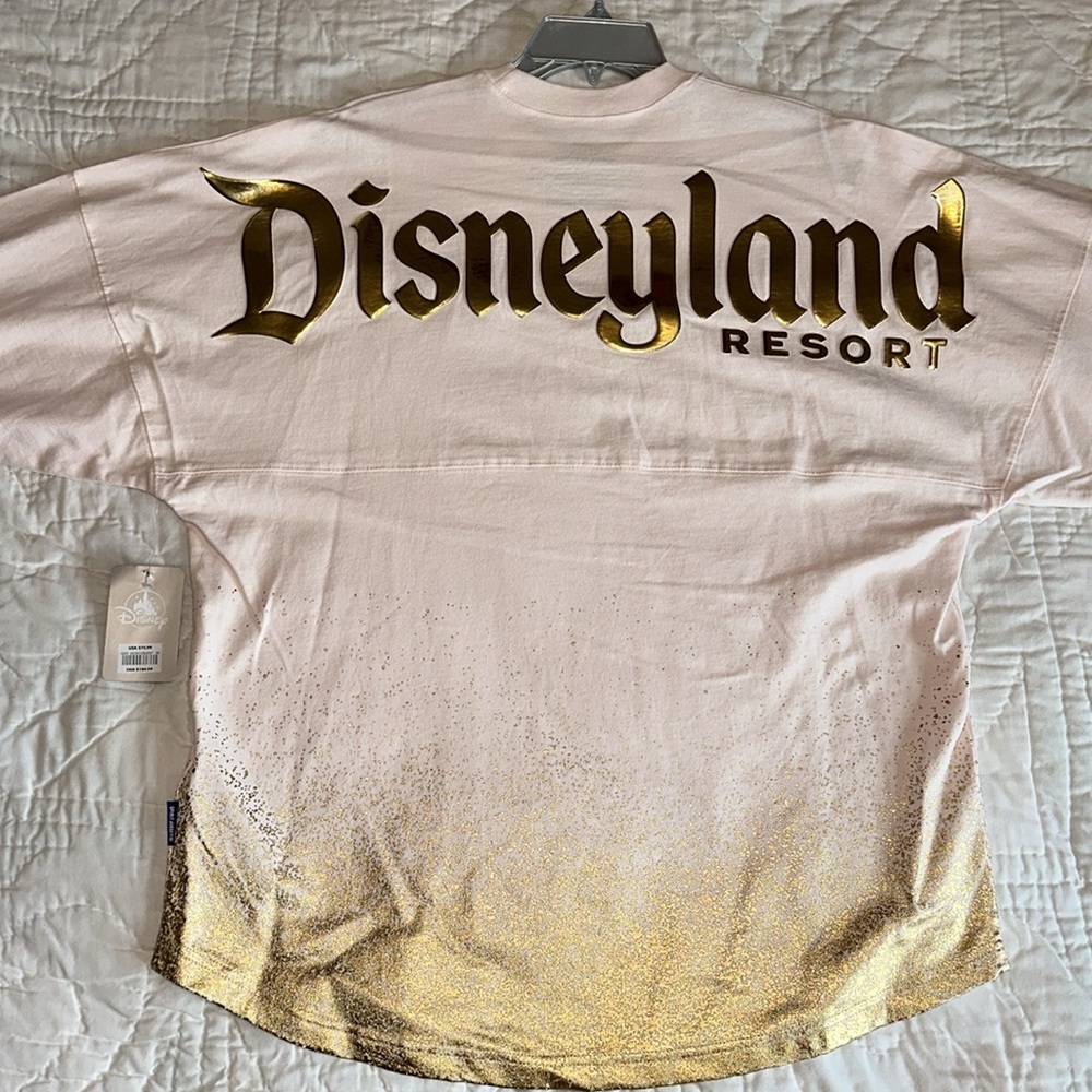 NWT DISNEYLAND RESORT 2022 PINK & GOLD SPARKLE SPIRIT JERSEY MEDIUM